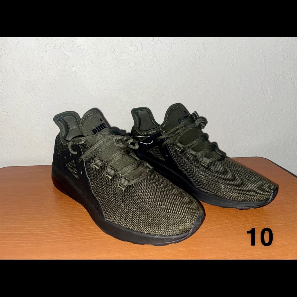 Puma Sneakers